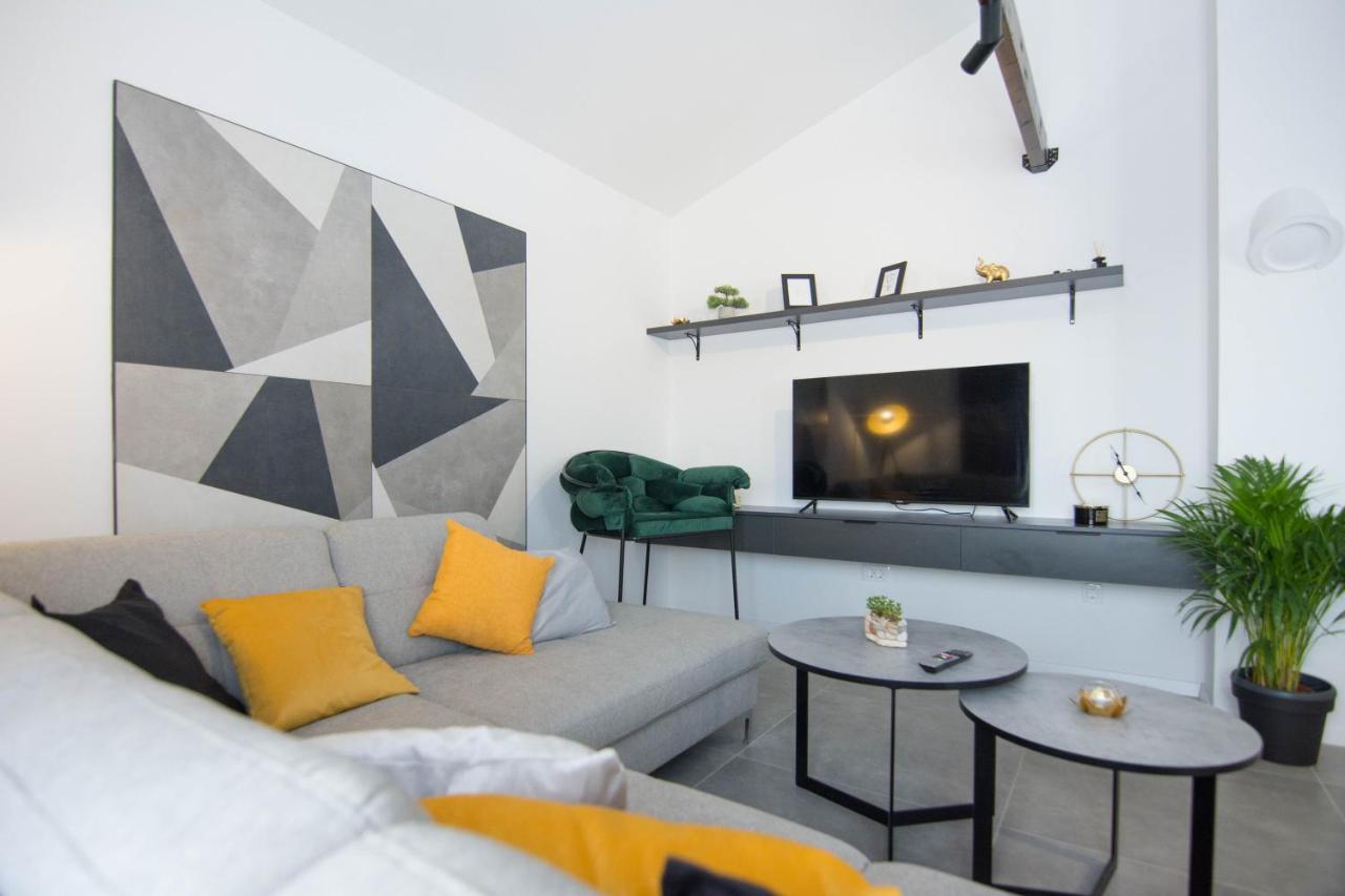 Stina Apartment *